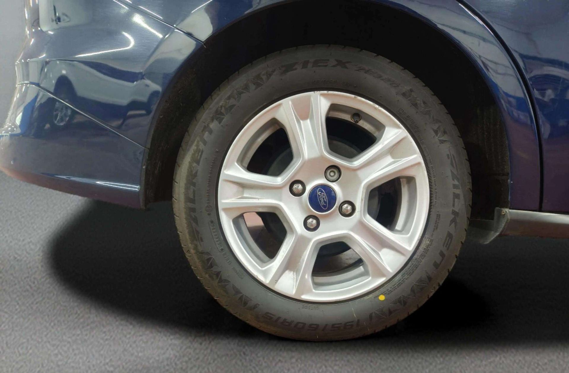 Ford Tourneo Courier 1.0 EcoBoost Trend - foto 32