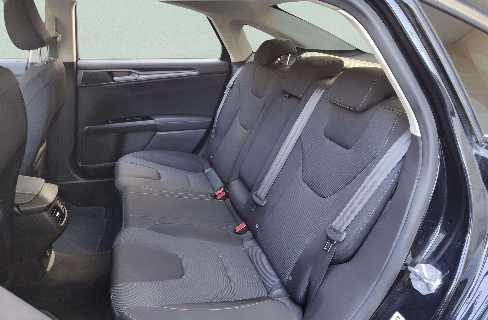 Ford Mondeo 2.0 Híbrido HEV Sedan Titanium - foto 12