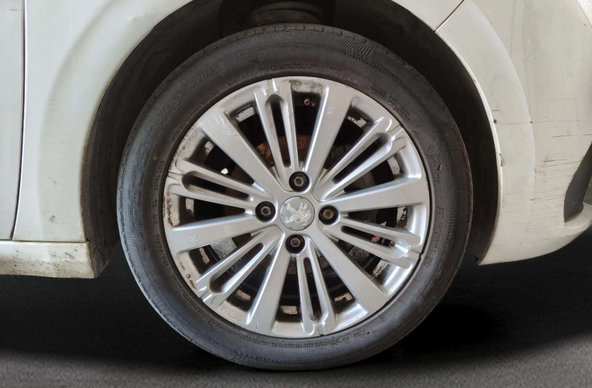 Peugeot 208 1.6 BlueHDi Style S - foto 30