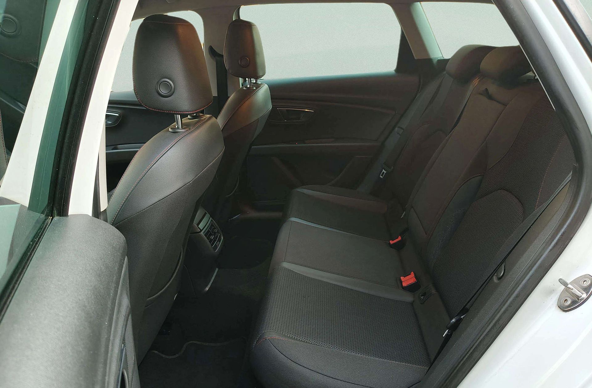 SEAT León ST 1.8 TSI FR - foto 14