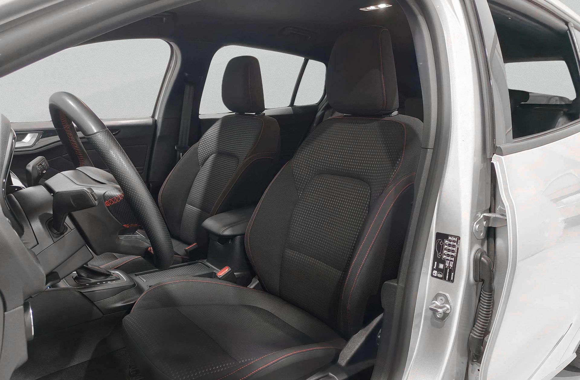 Ford Focus 1.0 EcoBoost MHEV ST-Line - foto 12