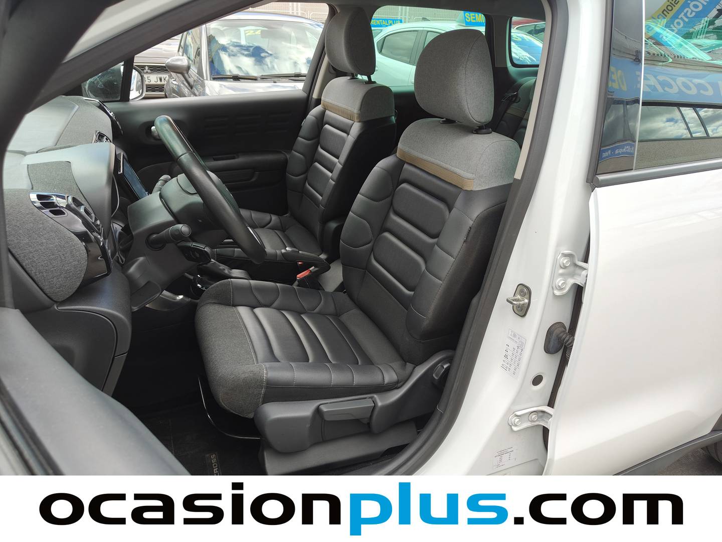 Foto Citroën C3 Aircross Citroen C3 Aircross PureTech 130 Shine Pack EAT6 (131 CV)