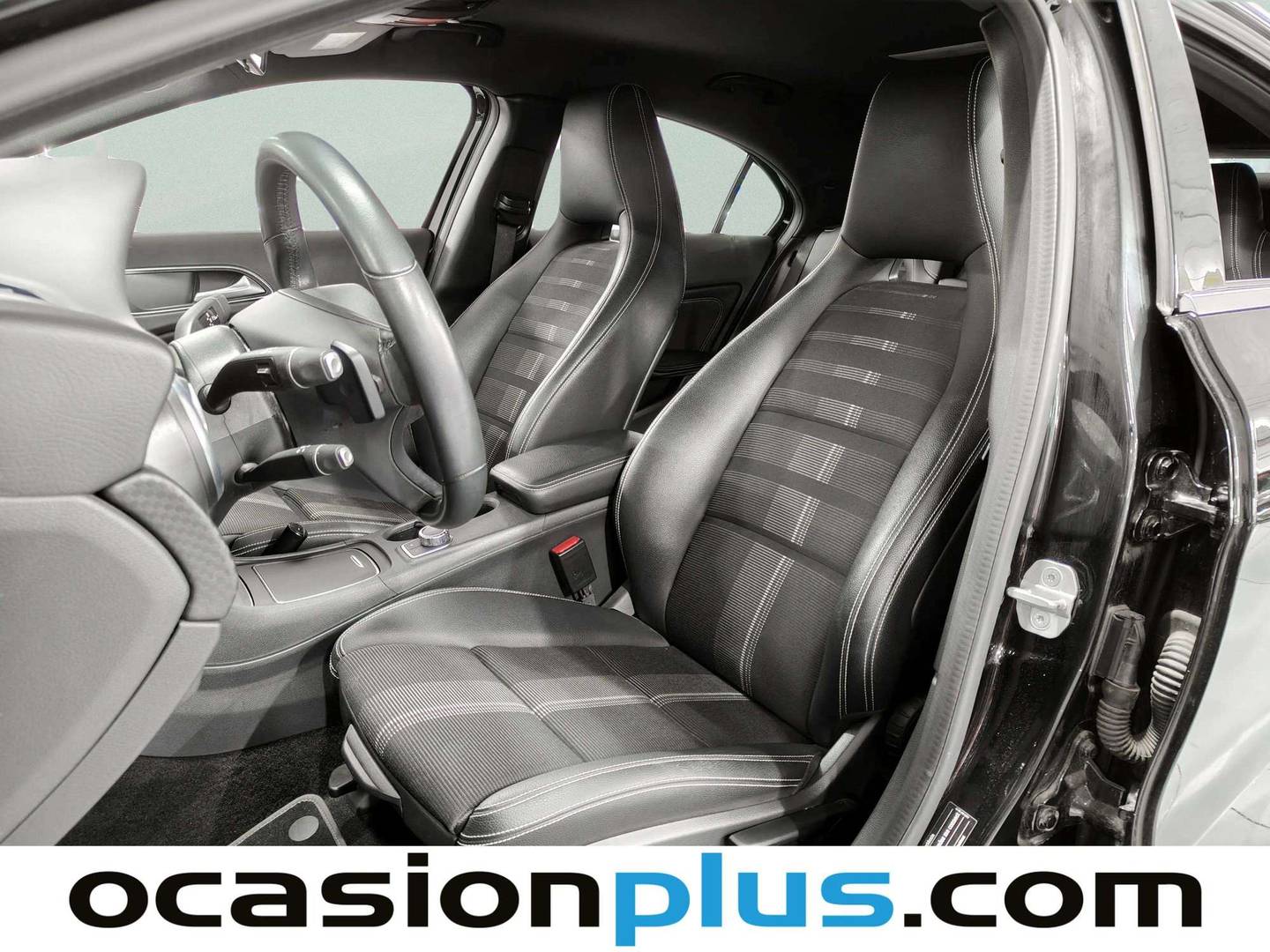 Foto asientos delanteros Mercedes Clase A Mercedes-Benz Clase A 200 d (136 CV)