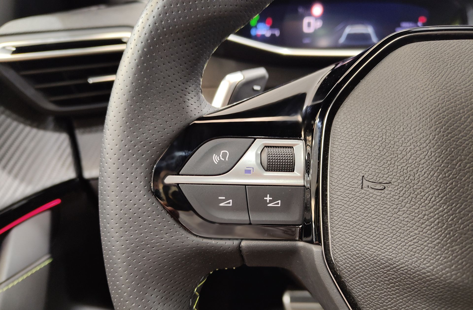 Peugeot 208 GT Hybrid eDCS6 - foto 28