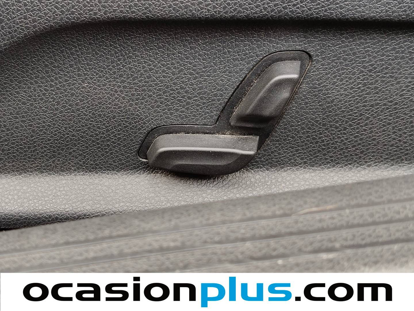 Equipamiento del Mercedes Clase C Mercedes Clase C Coupe 300 (245 CV) Pack AMG