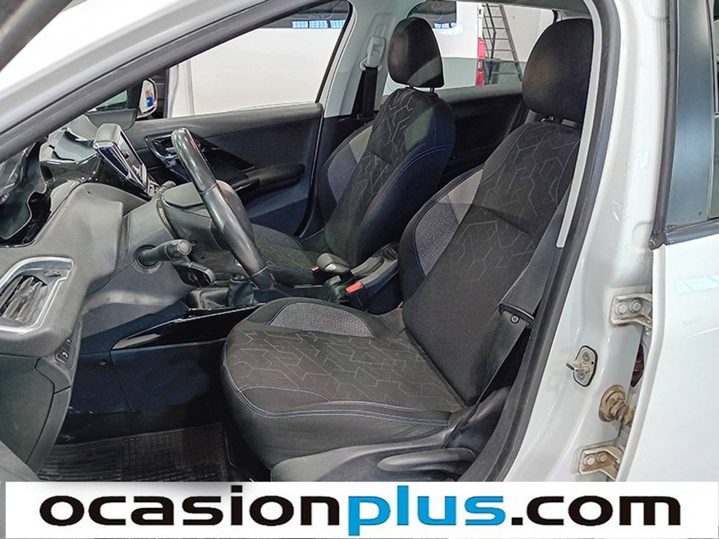 Foto Peugeot 2008 Peugeot 2008 BlueHDi 100 Signature (100 CV)