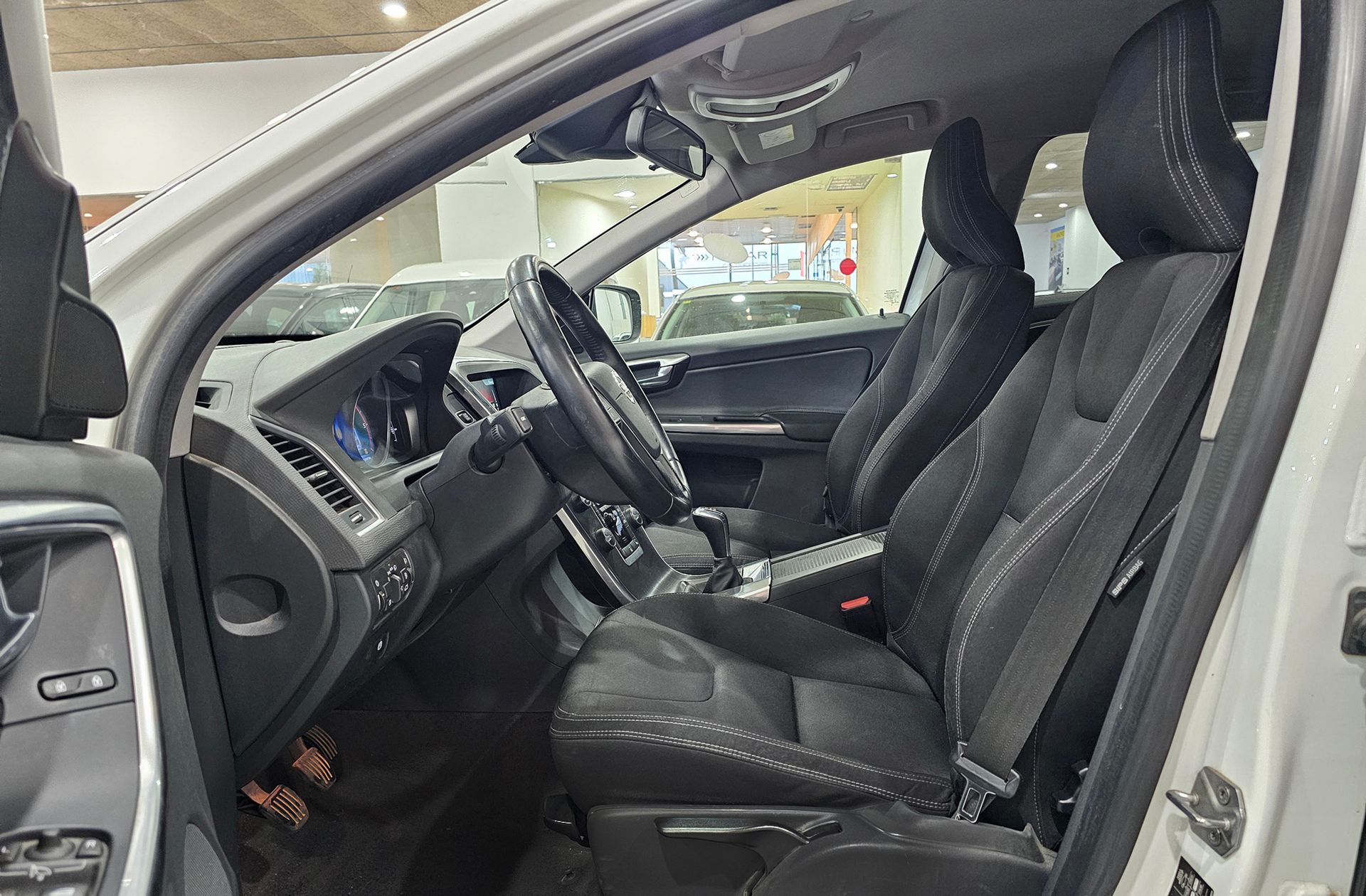 Volvo XC60 D3 Kinetic - foto 9