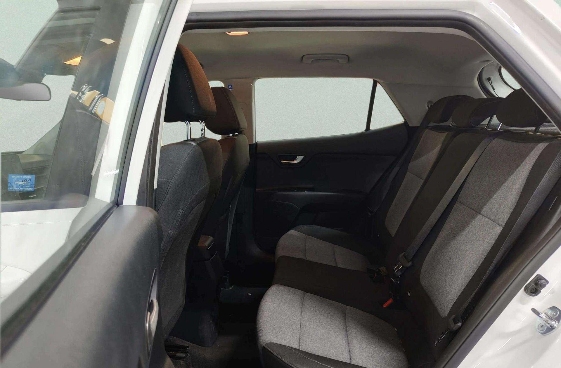 Kia Stonic 1.0 T-GDi MHEV Concept - foto 12
