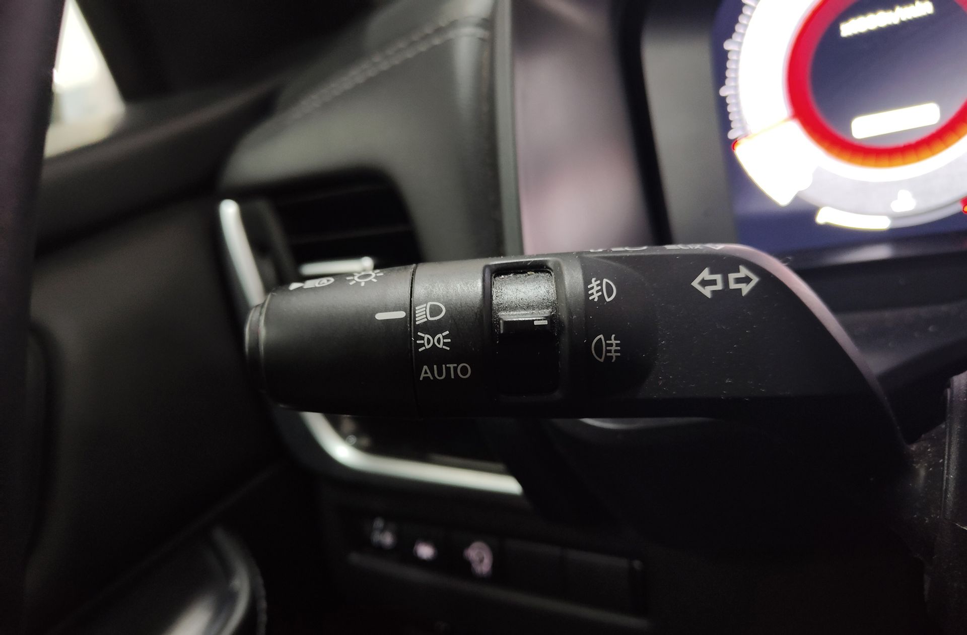 Nissan Qashqai DIG-T 140 mHEV N-Connecta 4x2 - foto 25