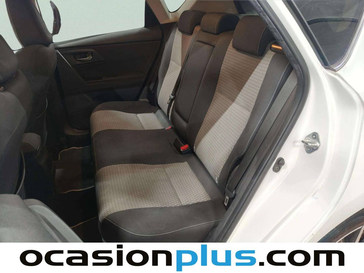 Foto asientos traseros Toyota Auris Toyota Auris 140H Hybrid Feel! Edition (136 CV)