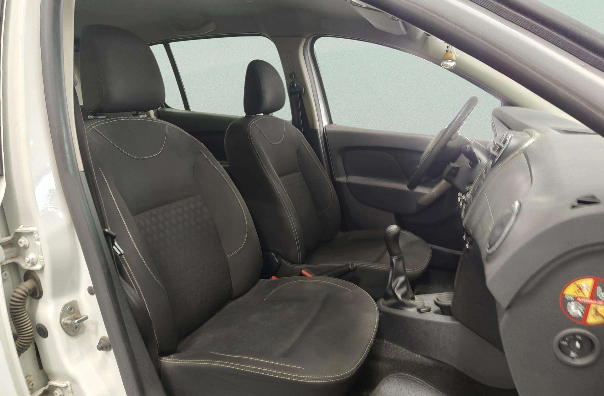 Dacia Sandero Laureate dCi - foto 13