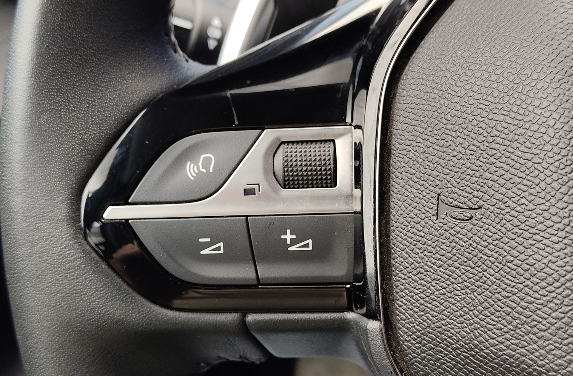 Peugeot 208 Style Hybrid 110 eDCS6 - foto 26