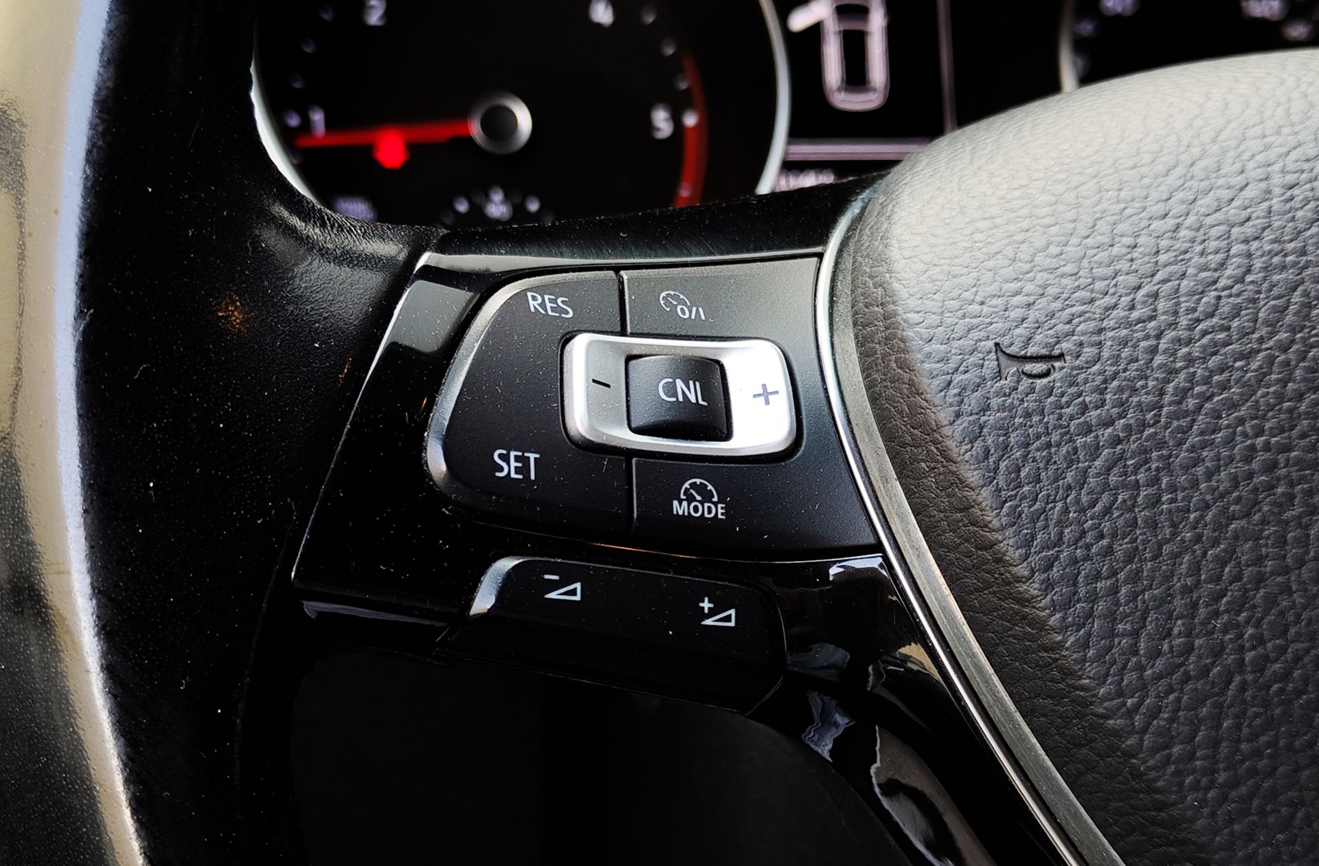 Volkswagen Tiguan Edition 2.0 TDI BMT - foto 30