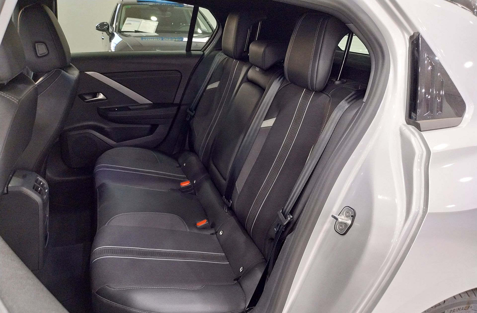 Opel Astra 1.2 Turbo XHT GS - foto 11