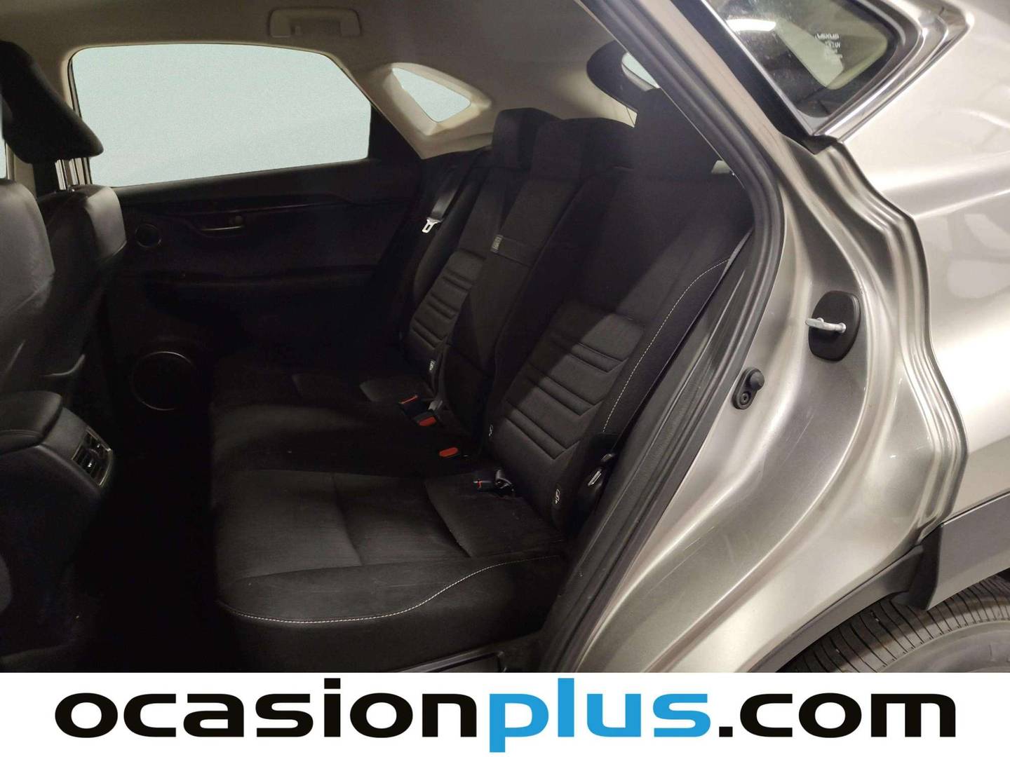 Foto asientos traseros Lexus NX Lexus NX 300h Business 2WD (197 CV)