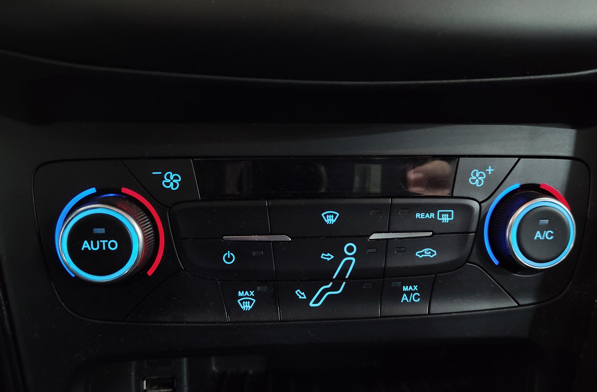 Ford Focus 2.0 TDCi Titanium PowerShift - foto 29