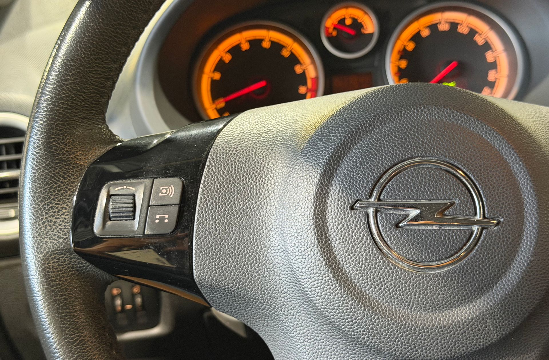 Opel Corsa 1.4 Selective - foto 25