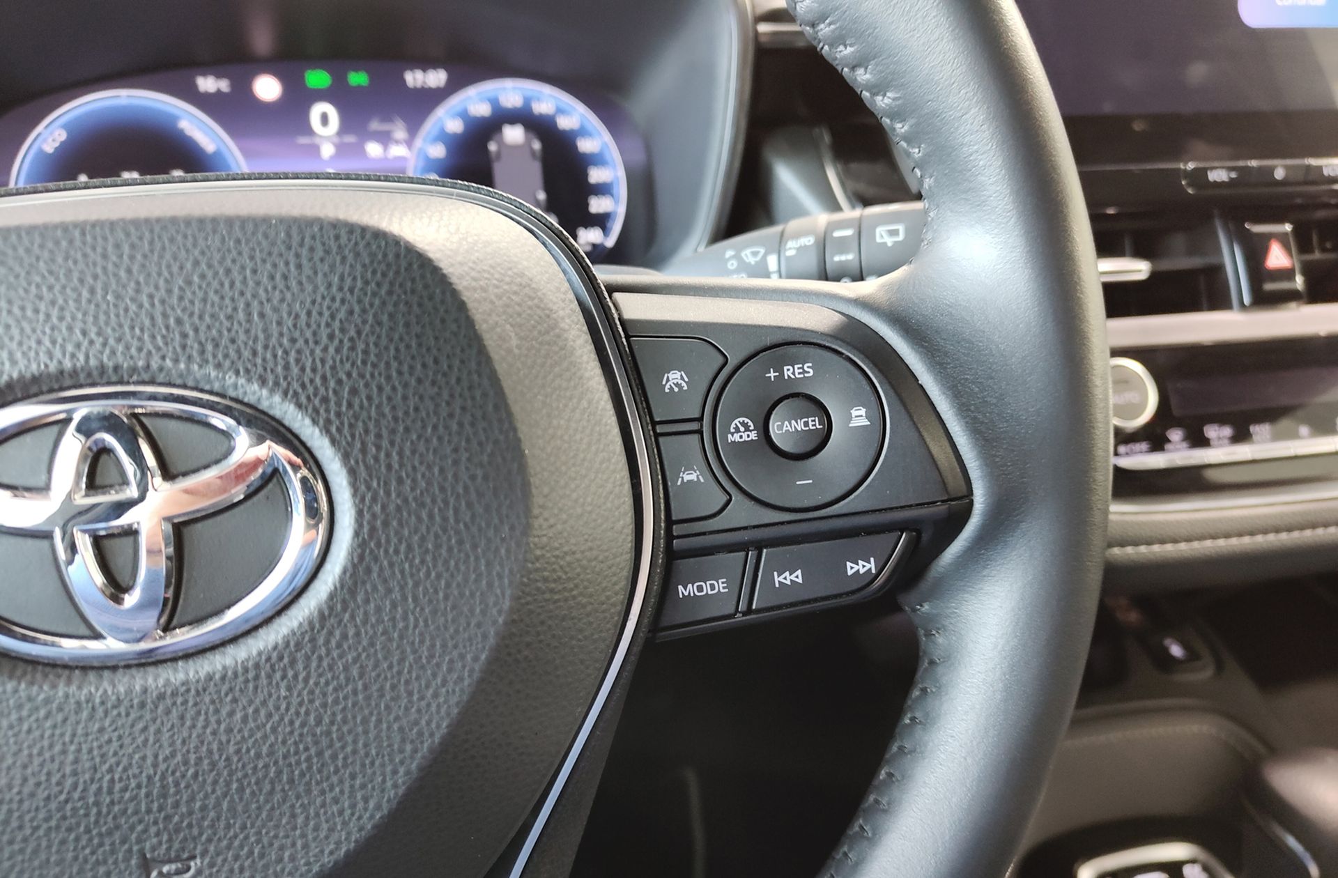 Toyota Corolla 200H Touring Sport Style Edition - foto 36