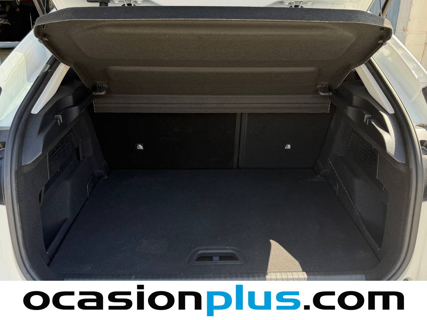 Fotos maletero Citroën C4 Citroën C4 PureTech 130 S&S 6v Feel Pack EAT8 (130 CV)