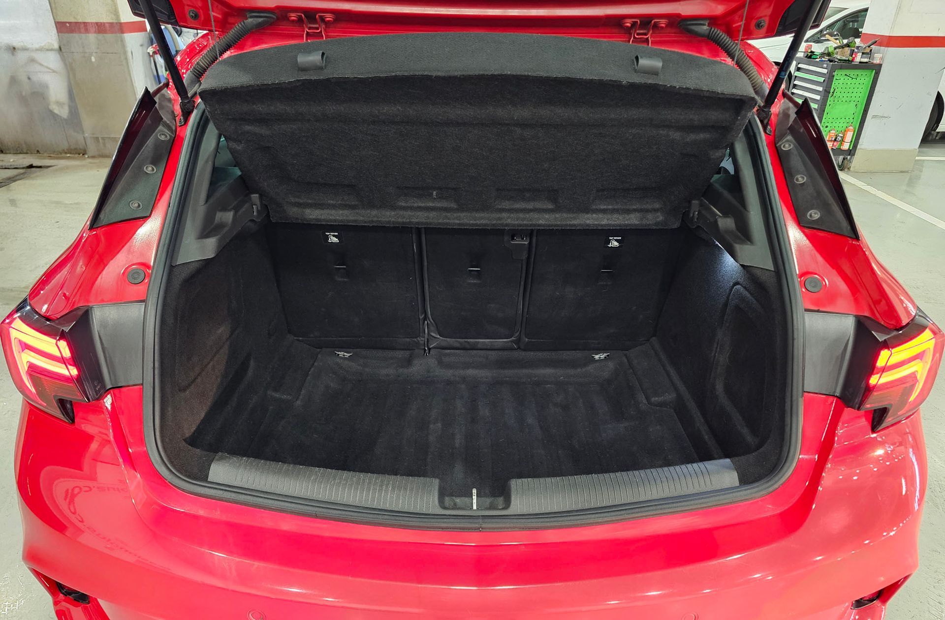 Opel Astra 1.6 Turbo GSi Line - foto 17