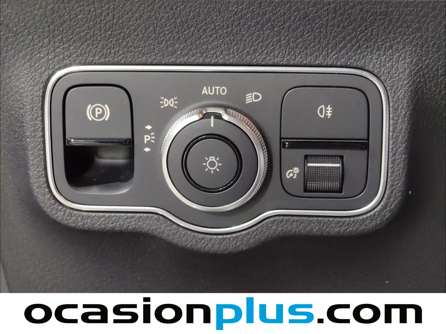 Foto Mercedes GLB Mercedes-Benz GLB 200 d (150 CV) Pack AMG