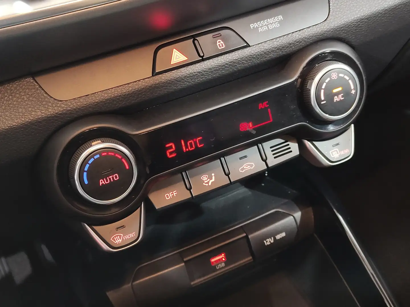 Foto KIA Stonic Kia Stonic 1.0 T-GDi MHEV Drive DCT (120 CV)