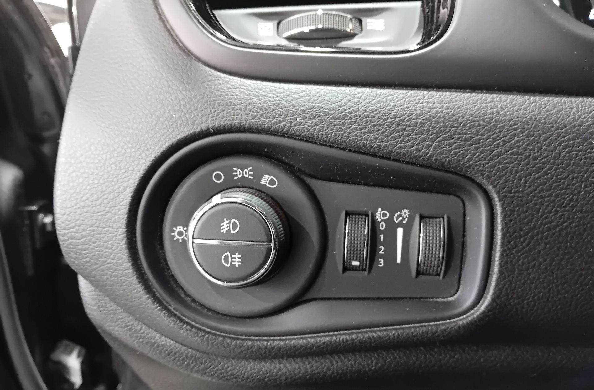 Jeep Renegade 1.6 MultiJet Night Eagle II 4x2 - foto 21