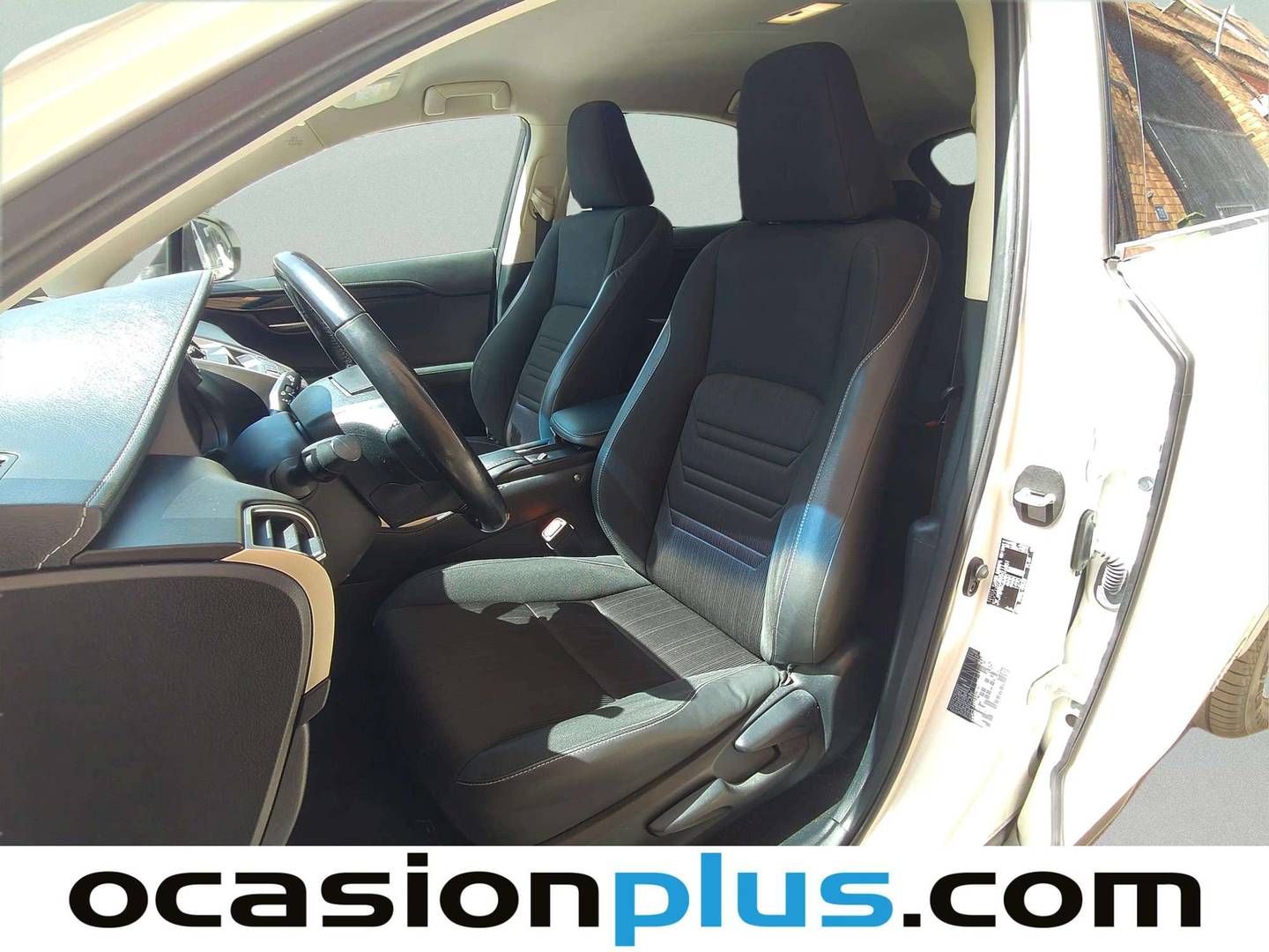 Foto asientos traseros Lexus NX Lexus NX 300h Business Navigation 2WD (197 CV)
