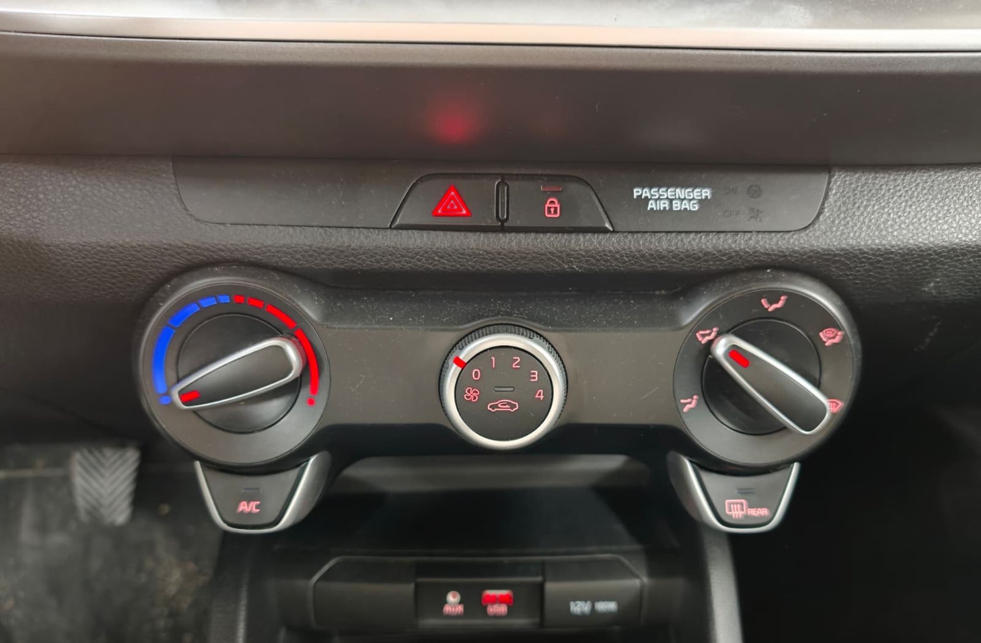 Kia Stonic 1.0 T-GDi Concept - foto 27