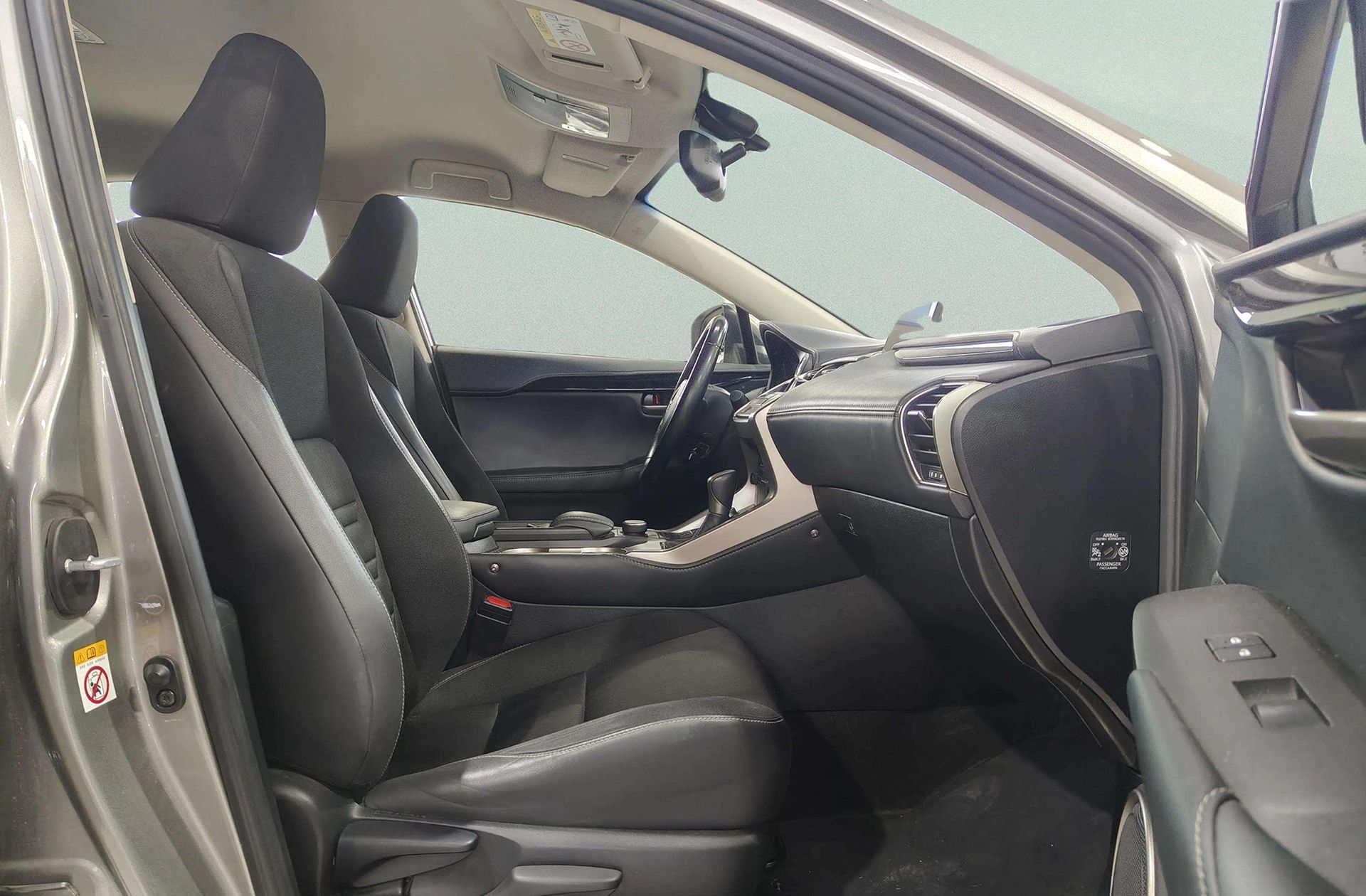 Lexus NX 300h Corporate 2WD - foto 17