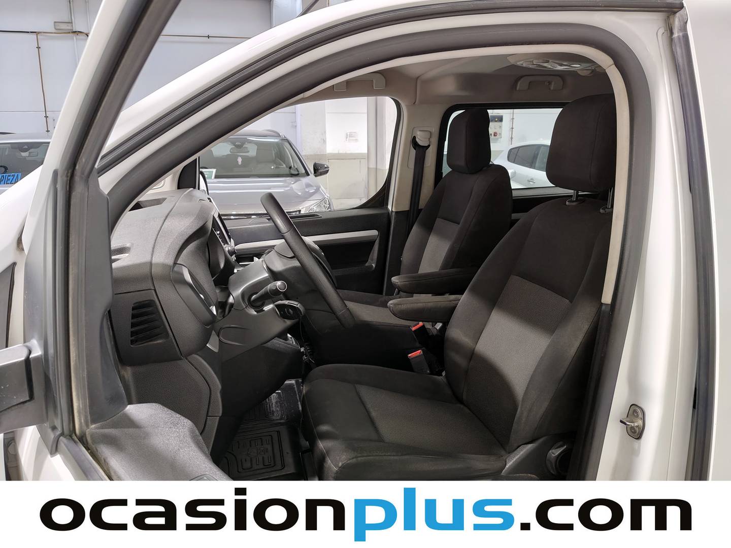 Foto asientos delanteros Toyota Proace Verso Toyota Proace Verso 2.0D VX Plus Shuttle L1 (140 CV) 8 Plazas