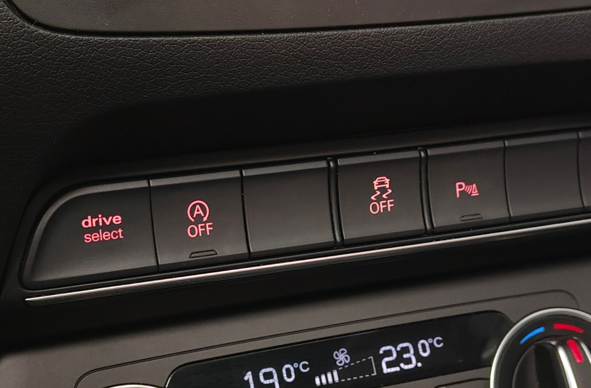 Audi Q3 design edition 2.0 TDI - foto 32
