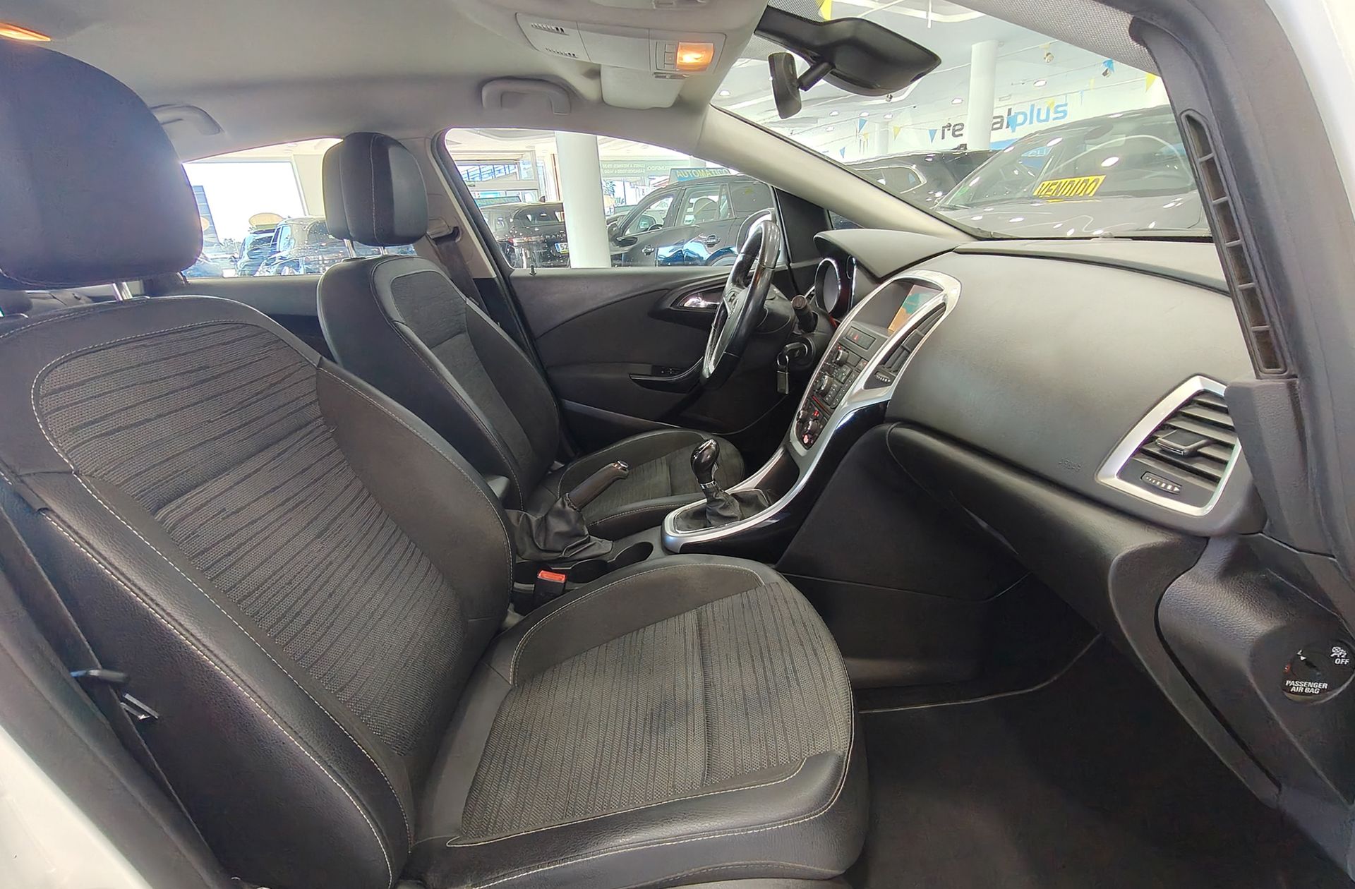 Opel Astra 2.0 CDTi Selective - foto 16