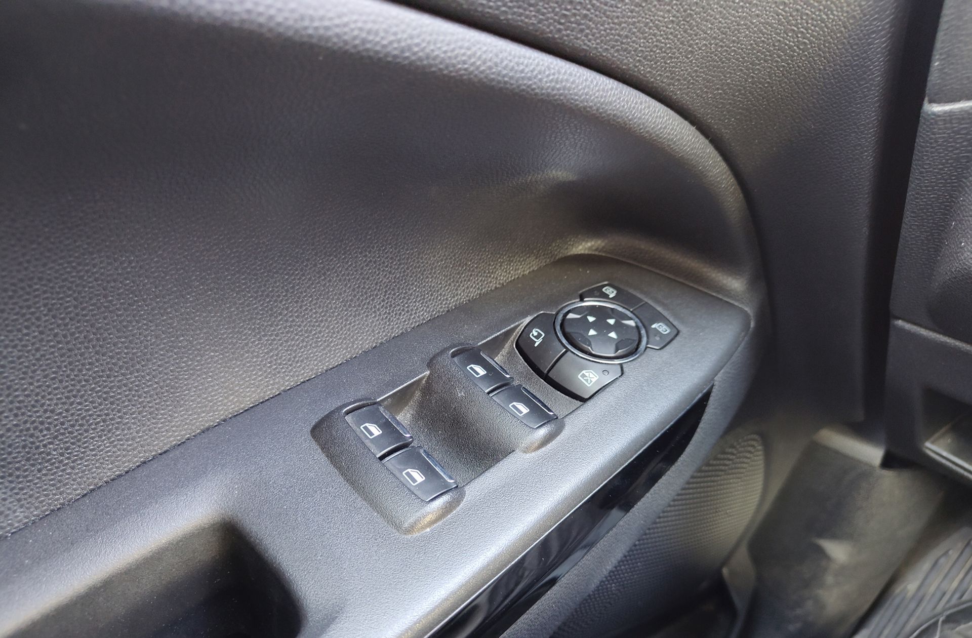 Ford EcoSport 1.0T EcoBoost ST Line - foto 35