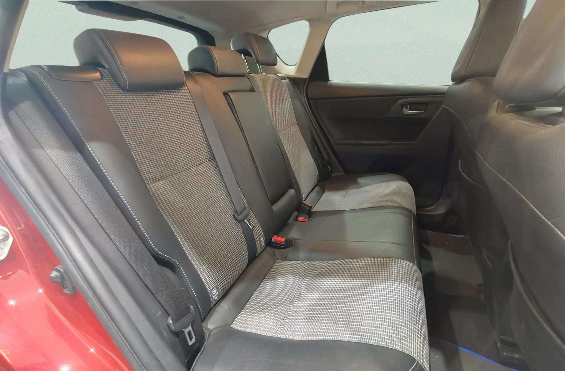 Toyota Auris 140H Hybrid Advance - foto 19