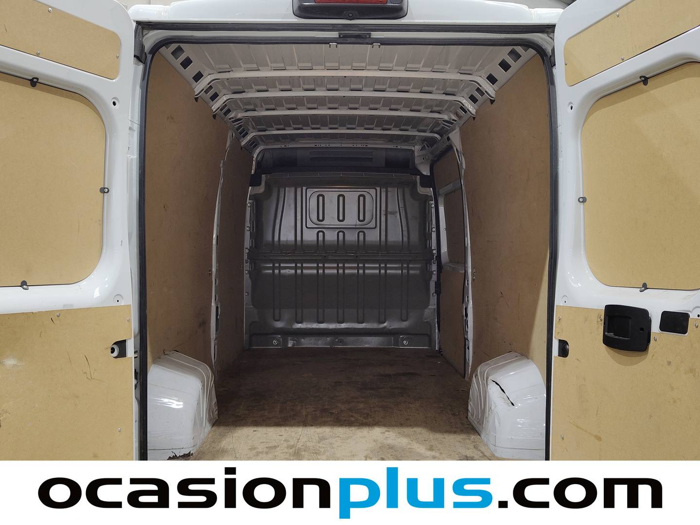 Foto asientos traseros Citroën Jumper Citroën Jumper Furgon BlueHDi 140 35 L3H2 (140 CV)