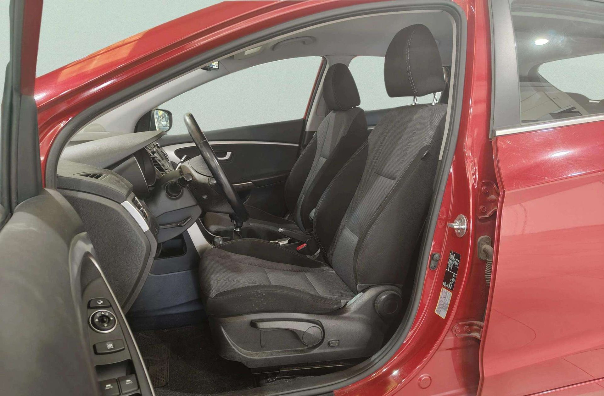 Hyundai i30 1.6 CRDi BlueDrive Tecno - foto 8