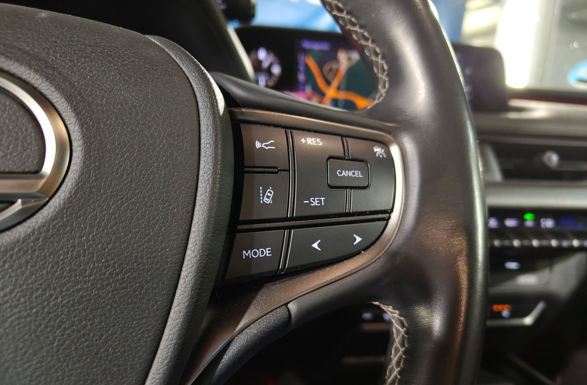 Lexus UX 250h Luxury - foto 35