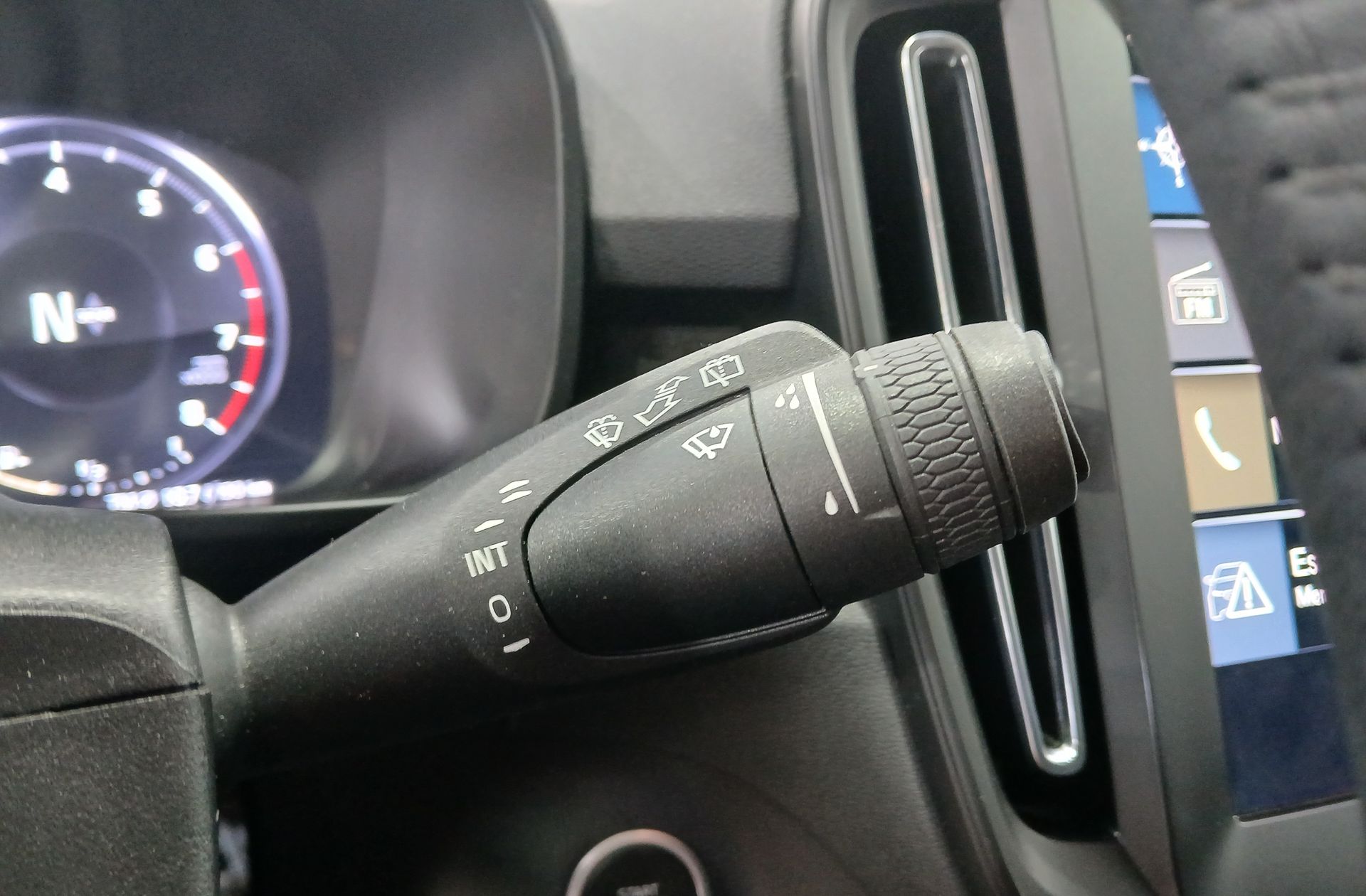 Volvo XC40 T2 Momentum Core - foto 27
