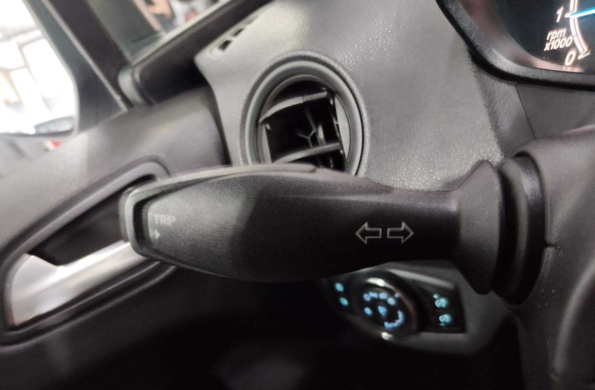 Ford Tourneo Courier 1.0 EcoBoost Trend - foto 22