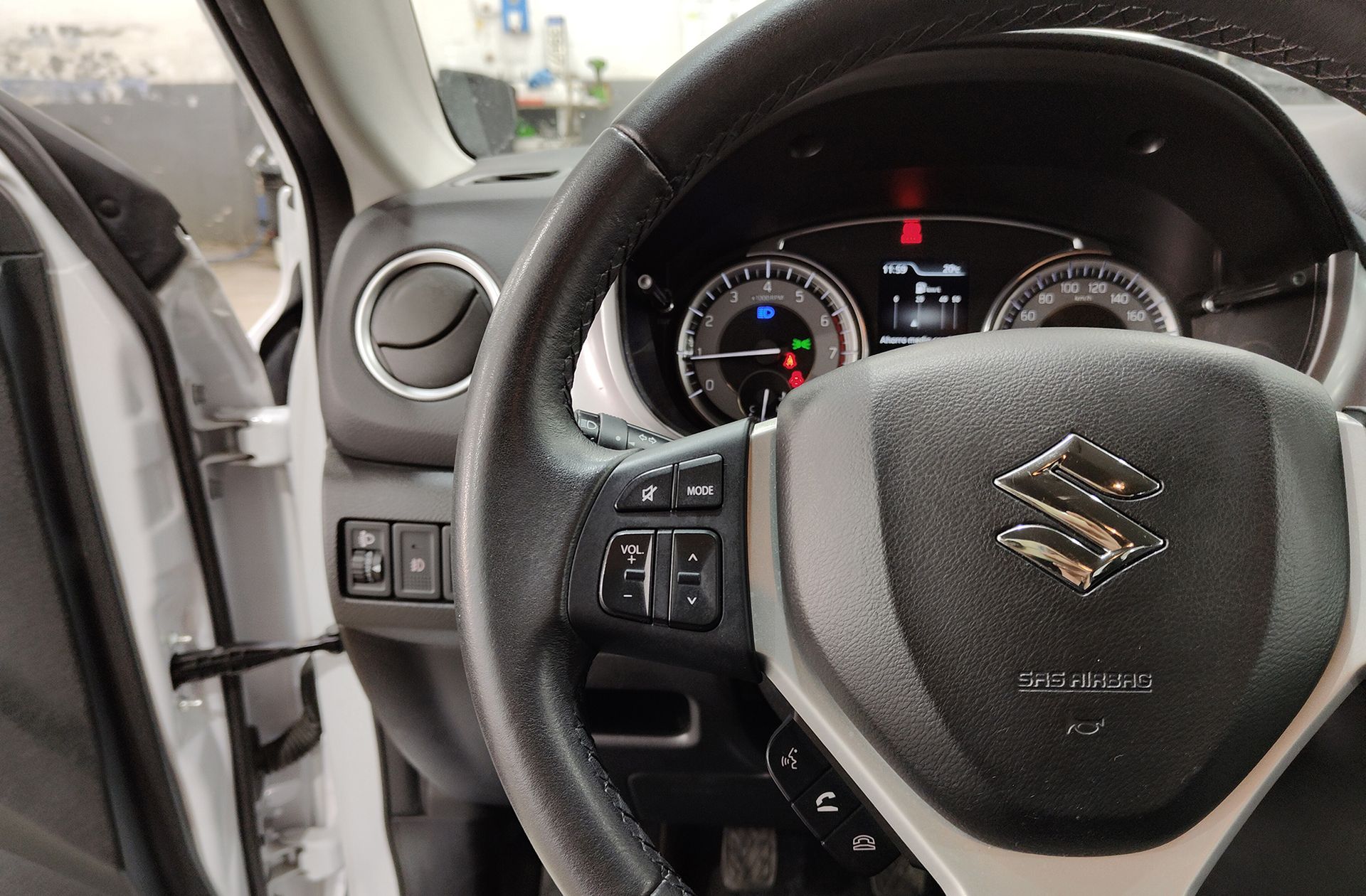 Suzuki Vitara 1.0 T GLE - foto 25