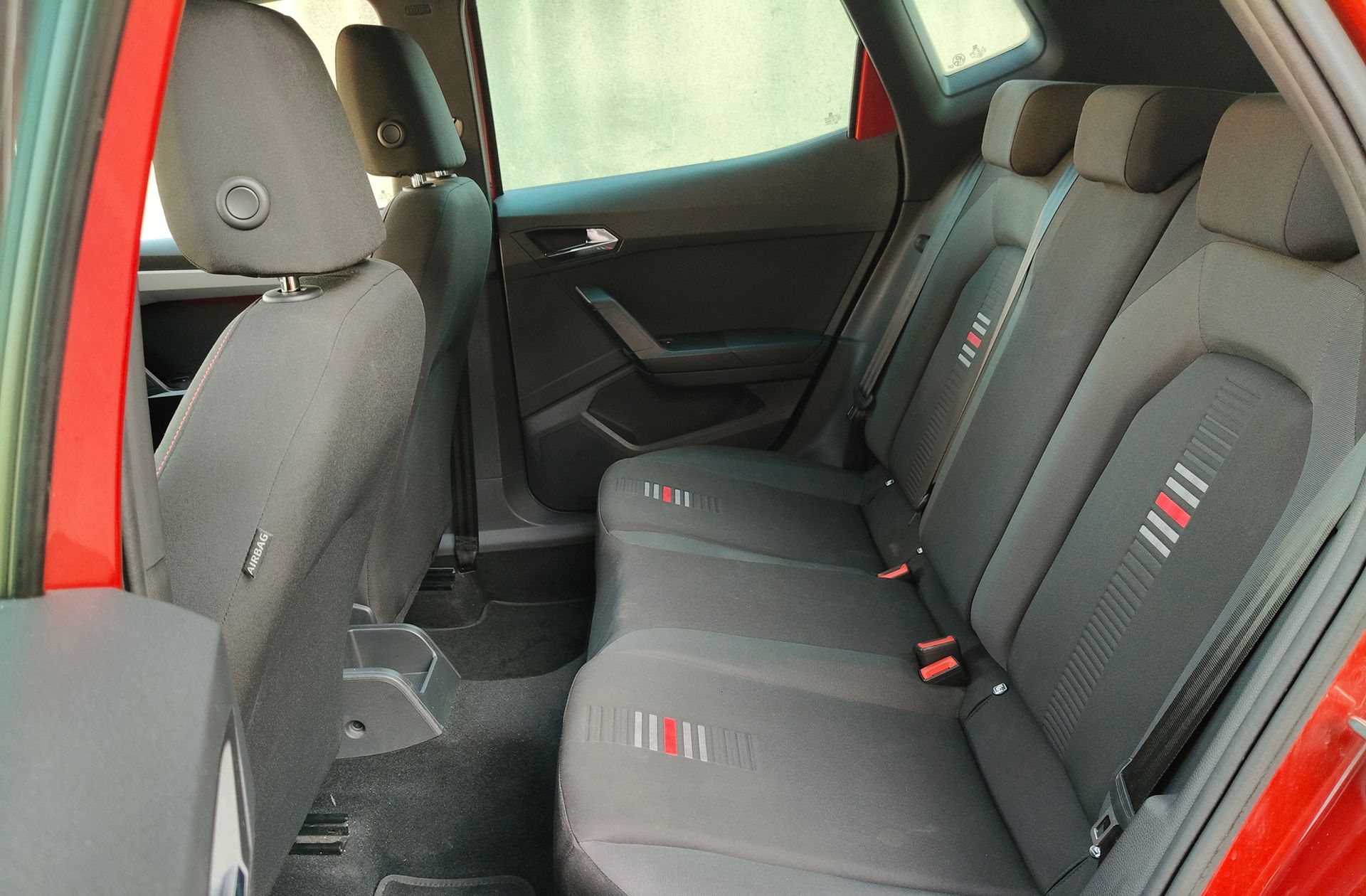 SEAT Arona 1.6 TDI Ecomotive FR - foto 12