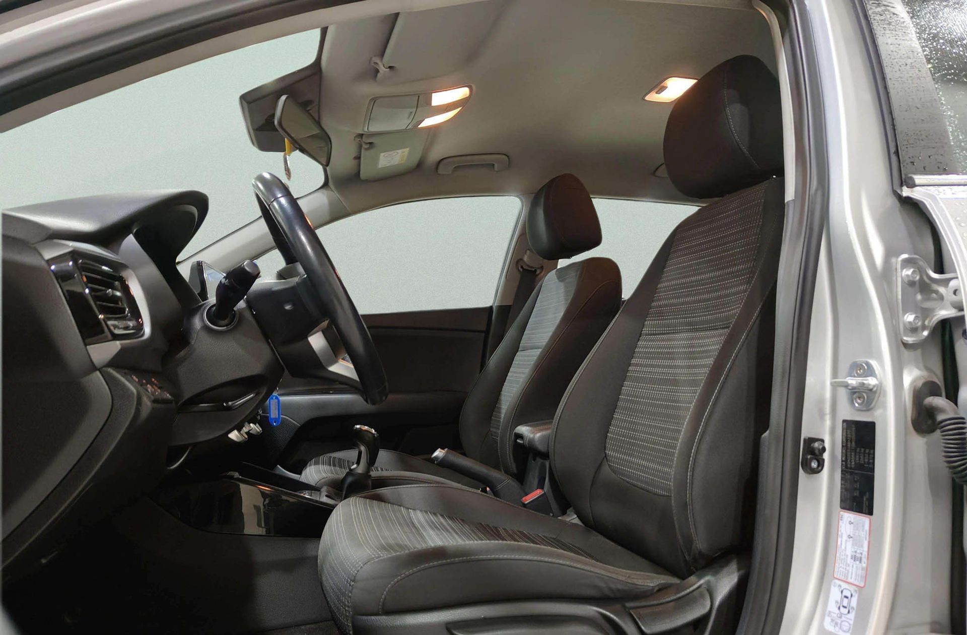 Kia Stonic 1.0 T-GDi MHEV Drive iMT - foto 11