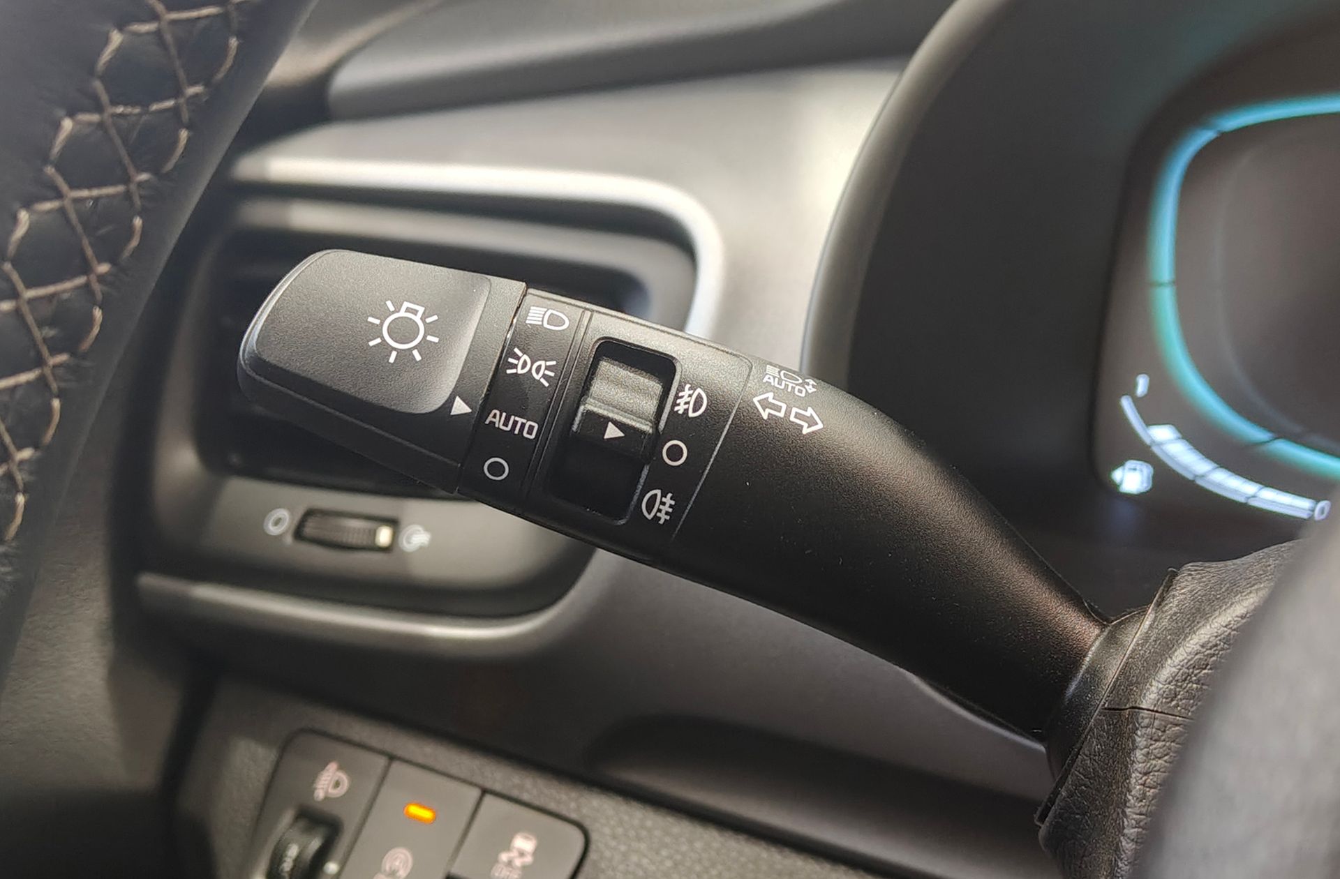 Kia Stonic 1.0 T-GDi MHEV Concept - foto 23