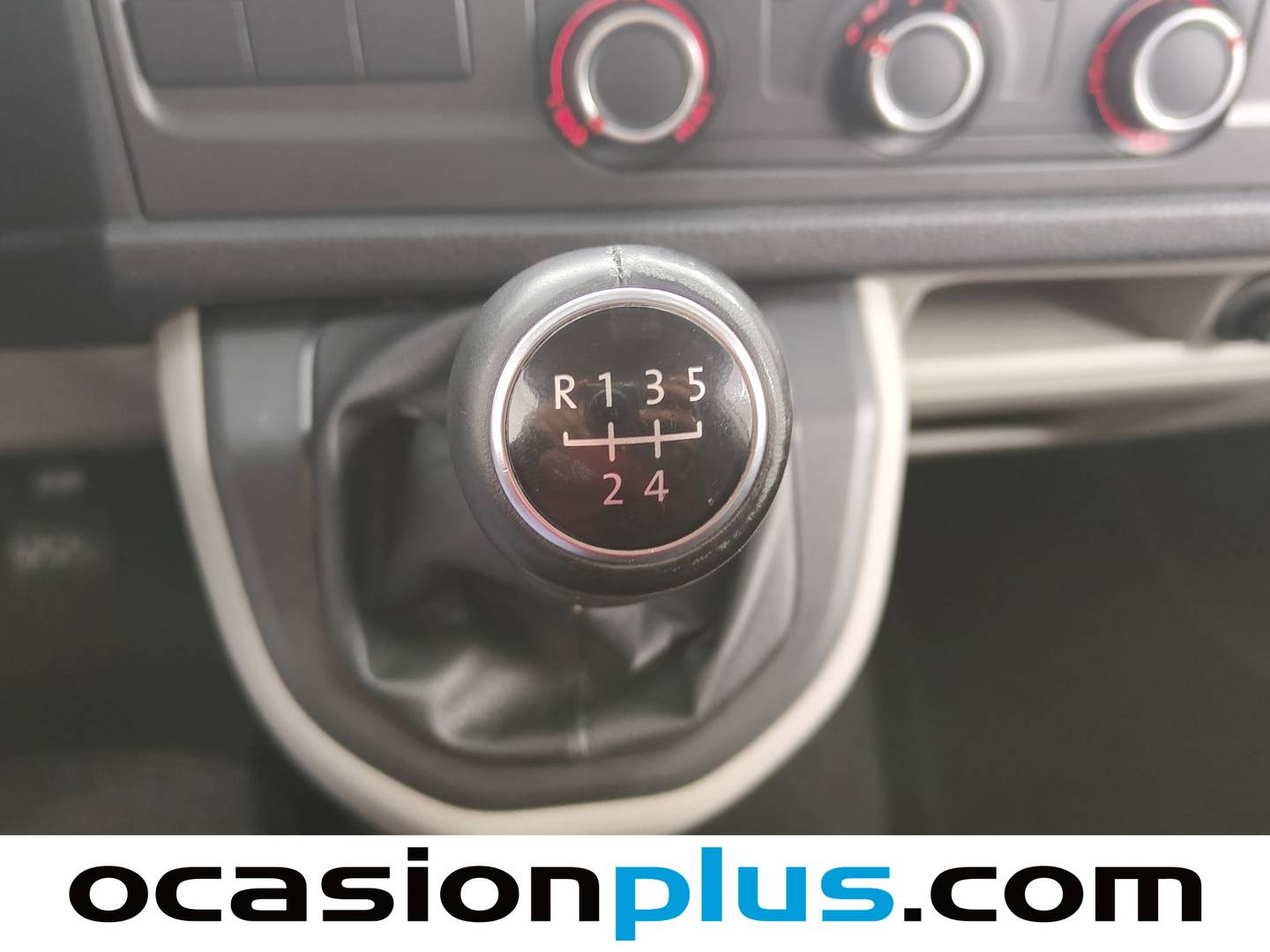 Volkswagen Caravelle Volkswagen Caravelle Trendline Batalla Corta 2.0 TDI BMT Camperizada (102 CV) de segunda mano