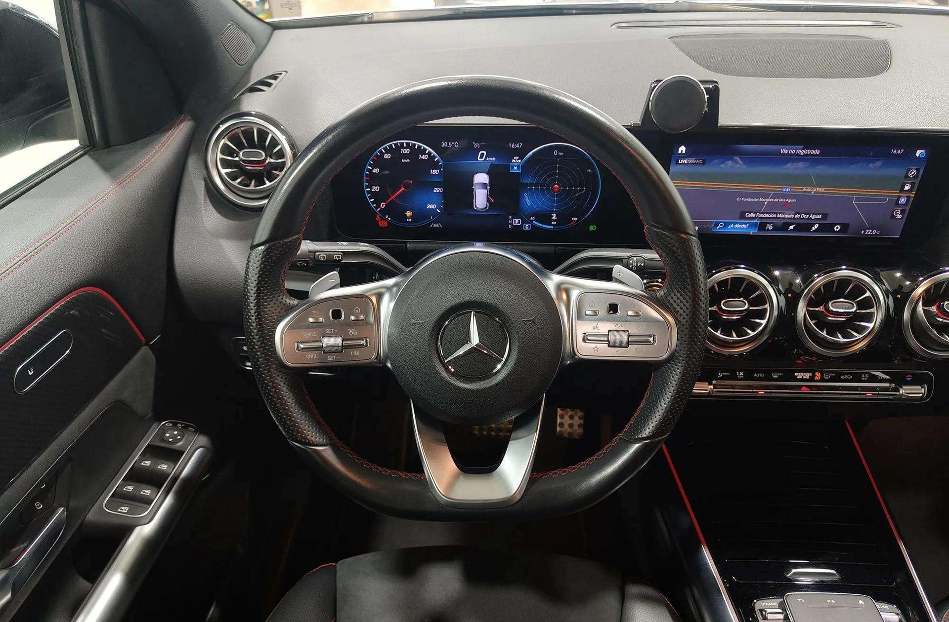 Mercedes-Benz GLA 200 d Pack AMG - foto 25