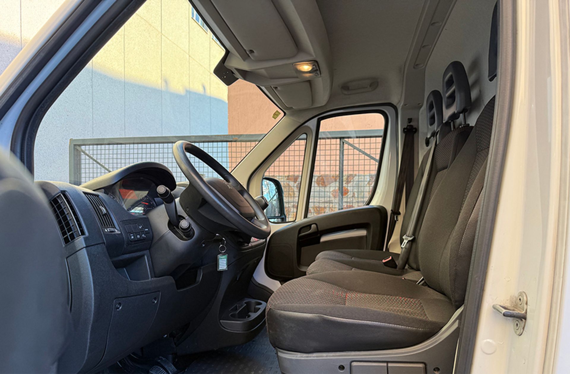 Peugeot Boxer Furgon BlueHDi 140 435 L3H3 - foto 8