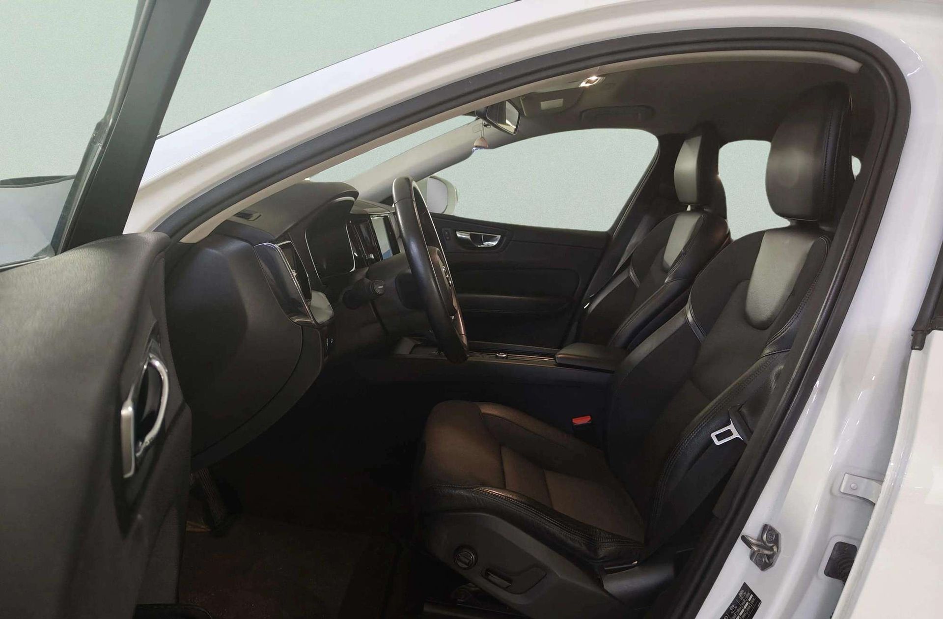 Volvo XC60 D4 Momentum - foto 11