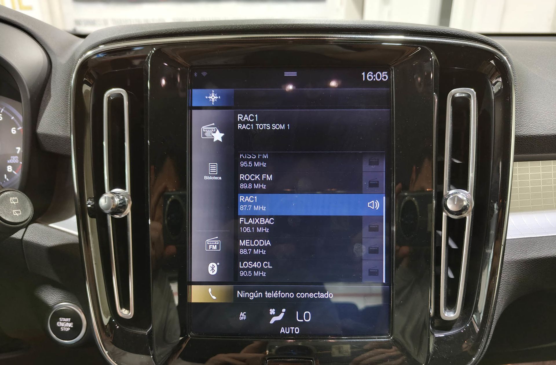 Volvo XC40 T4 Momentum - foto 33