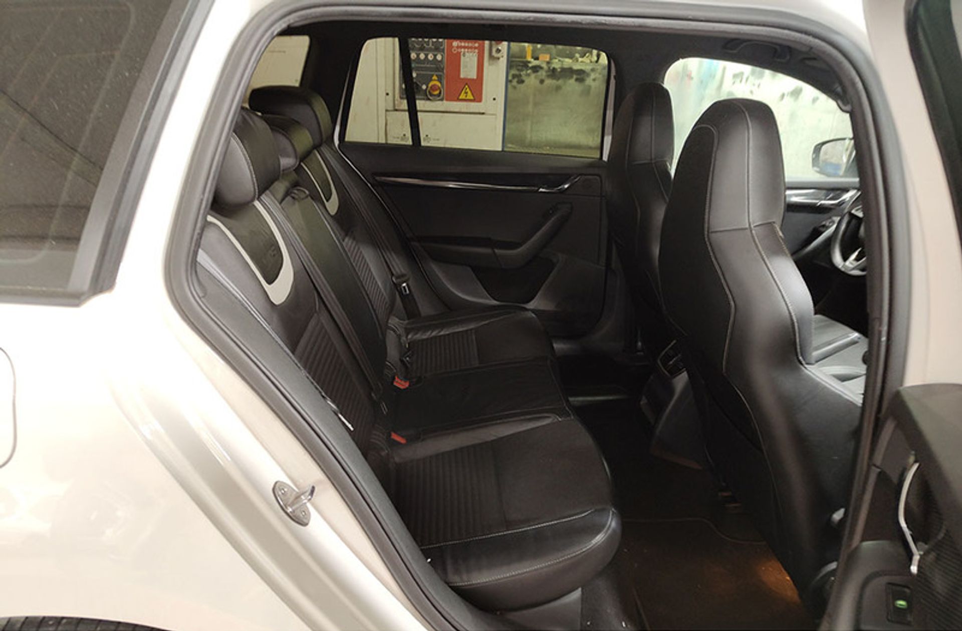 Škoda Octavia Combi 2.0 TDI RS DSG - foto 21